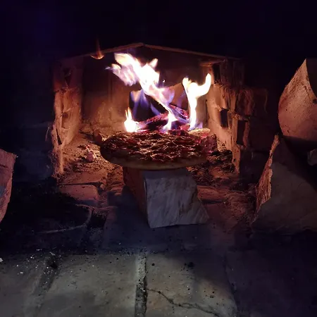 בית נופש Authentic Pohorje House With Riverside Outdoor Sauna