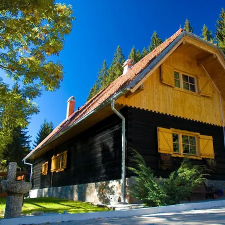 בית נופש Authentic Pohorje House With Riverside Outdoor Sauna