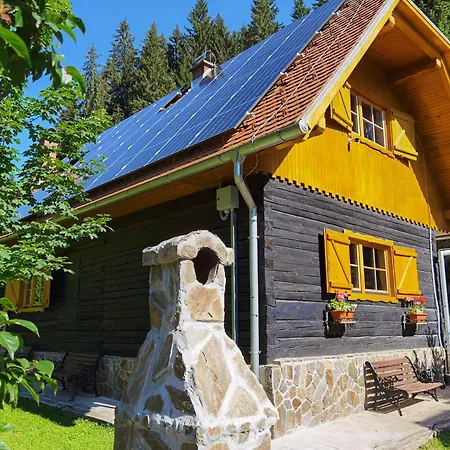 別荘 Authentic Pohorje House With Riverside Outdoor Sauna