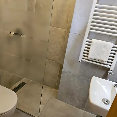 Authentic Pohorje House With Riverside Outdoor Sauna 別荘 Oplotnica