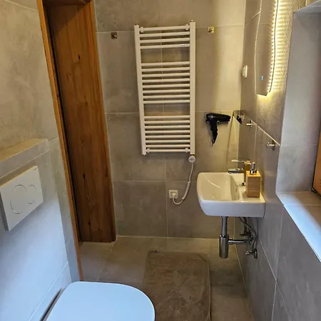 בית נופש Authentic Pohorje House With Riverside Outdoor Sauna