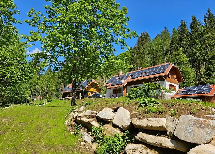 別荘 Authentic Pohorje House With Riverside Outdoor Sauna *