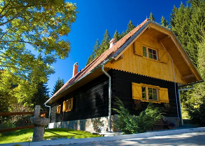 別荘 Authentic Pohorje House With Riverside Outdoor Sauna