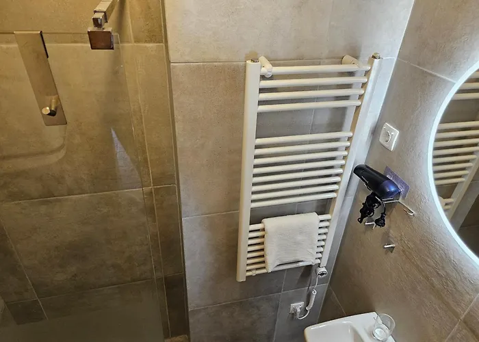 別荘 Authentic Pohorje House With Riverside Outdoor Sauna *