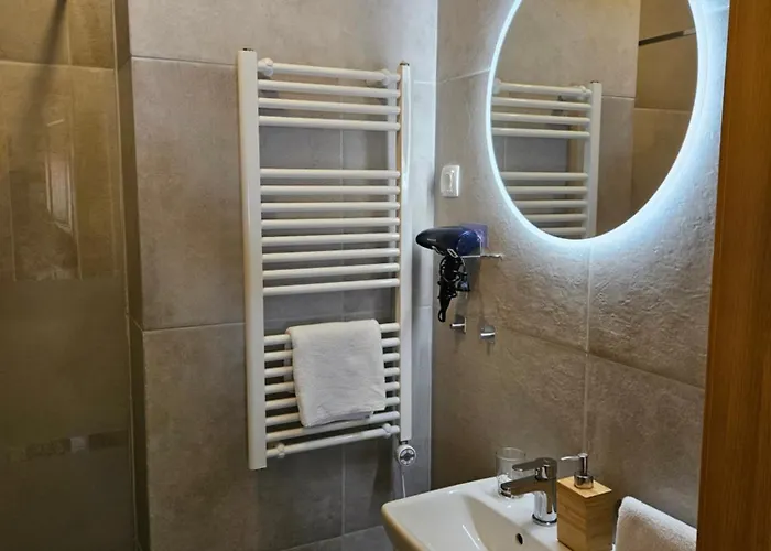 別荘 Authentic Pohorje House With Riverside Outdoor Sauna *