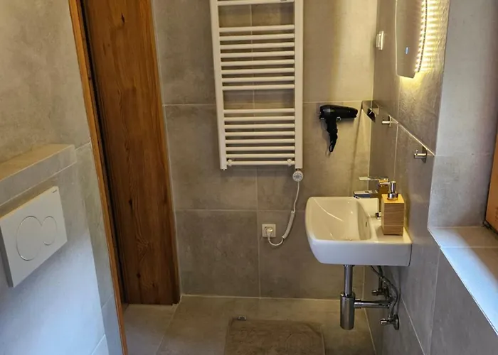 Vakantiehuis Authentic Pohorje House With Riverside Outdoor Sauna